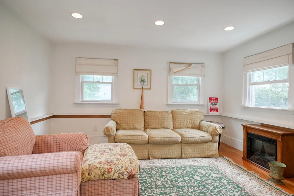 4 bed, 1 bath apartment for rent at 72 Richardson Rd, Belmont — photo 16 of 33