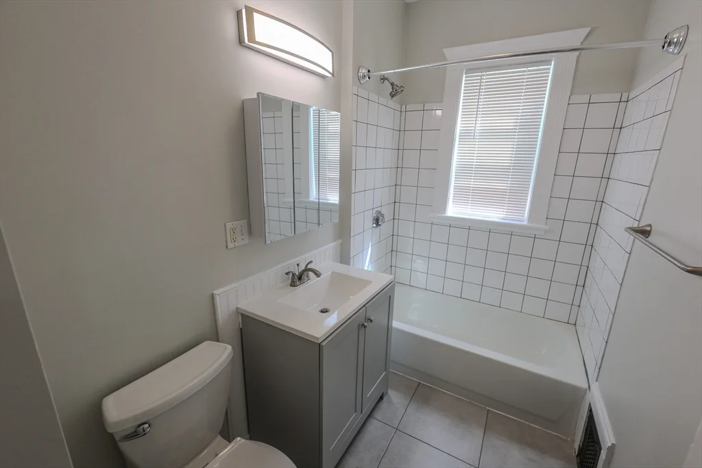 3 bed, 1 bath apartment for rent at 72 Ridgewood St Unit 3, Dorchester — photo 11 of 21