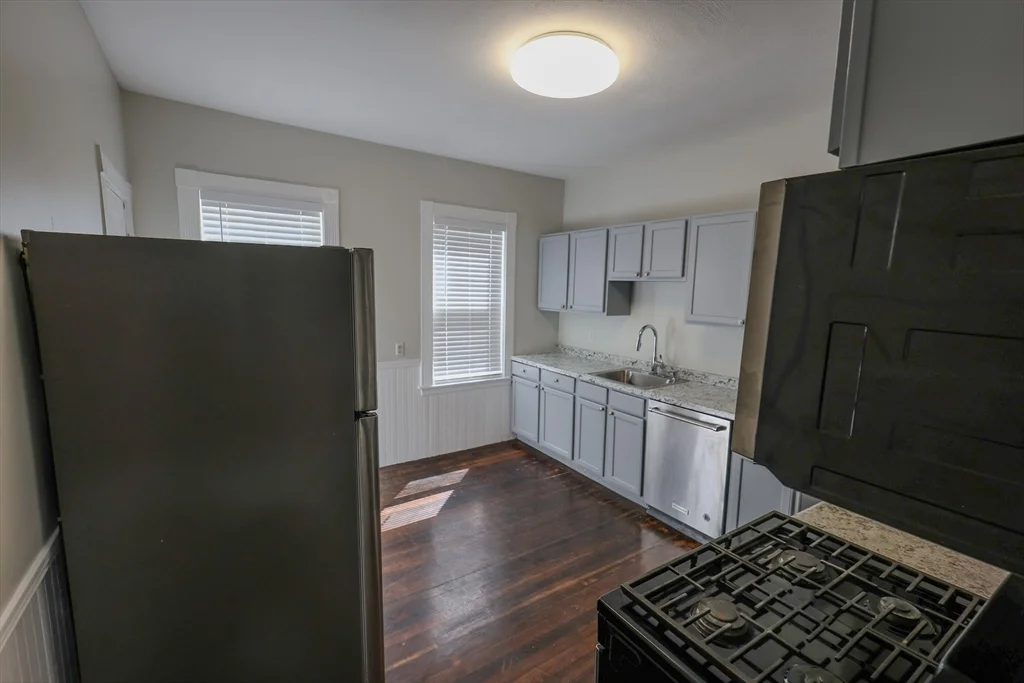 3 bed, 1 bath apartment for rent at 72 Ridgewood St Unit 3, Dorchester — photo 4 of 21