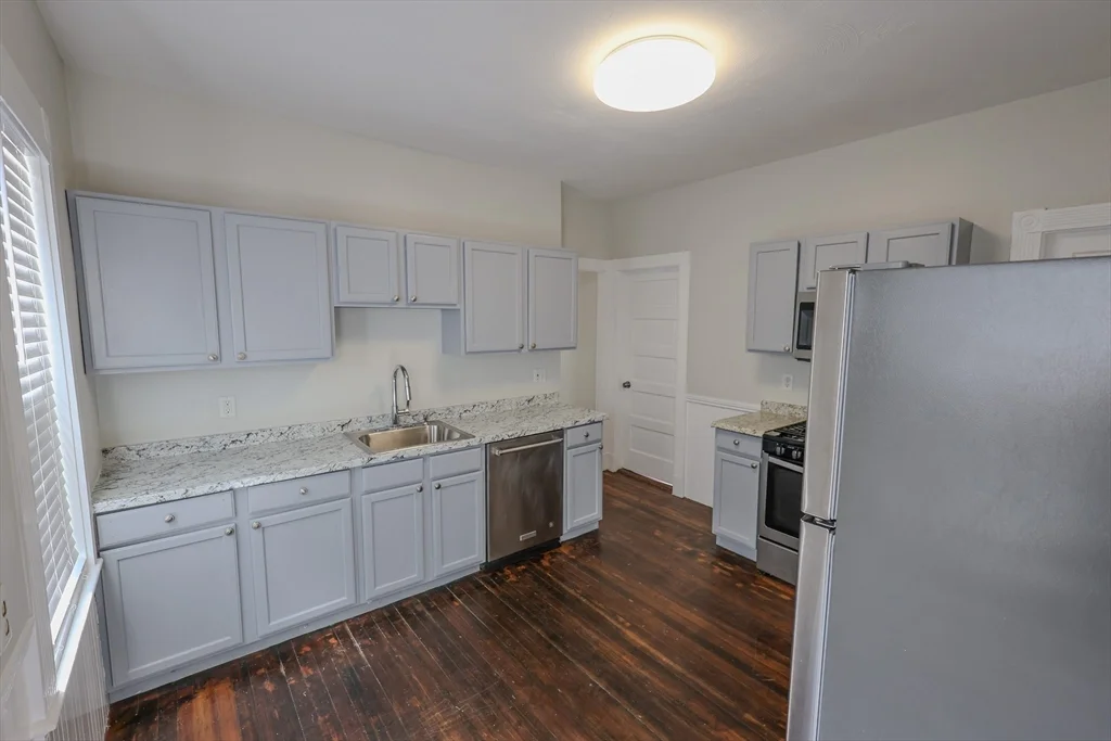 3 bed, 1 bath apartment for rent at 72 Ridgewood St Unit 3, Dorchester — photo 2 of 21