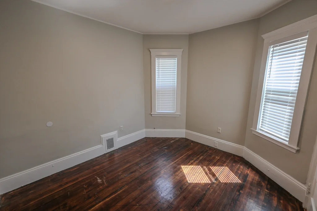 3 bed, 1 bath apartment for rent at 72 Ridgewood St Unit 3, Dorchester — photo 10 of 21