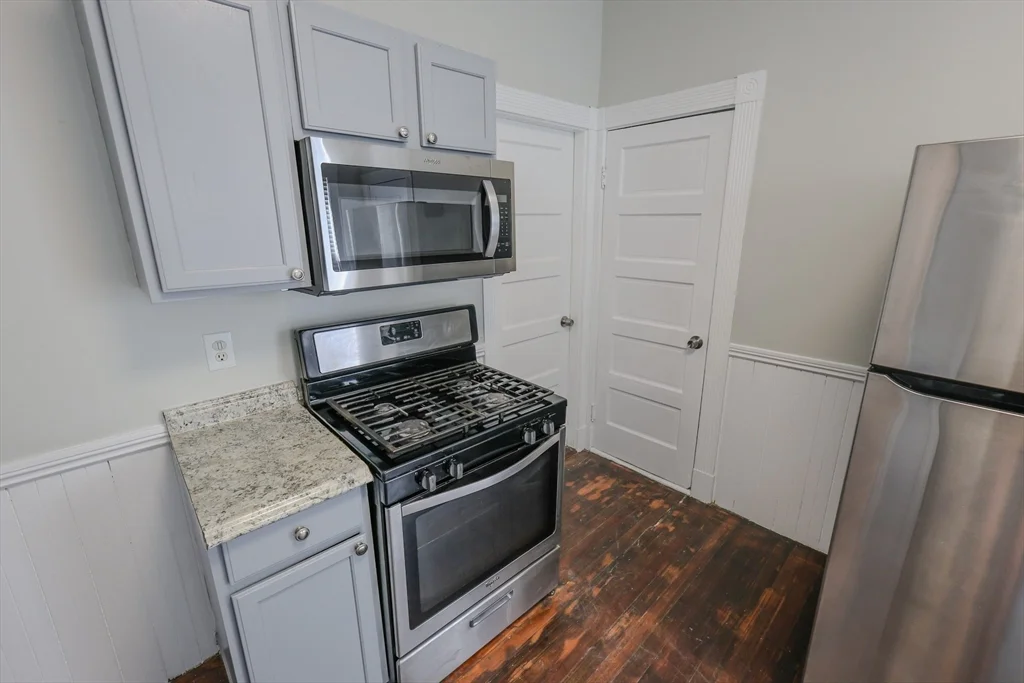 3 bed, 1 bath apartment for rent at 72 Ridgewood St Unit 3, Dorchester — photo 3 of 21