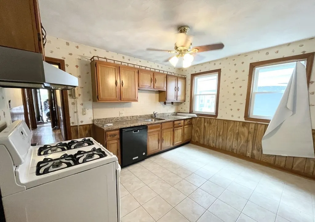 3 bed, 1 bath apartment for rent at 72 Roseclair Unit 1, Boston — photo 2 of 9