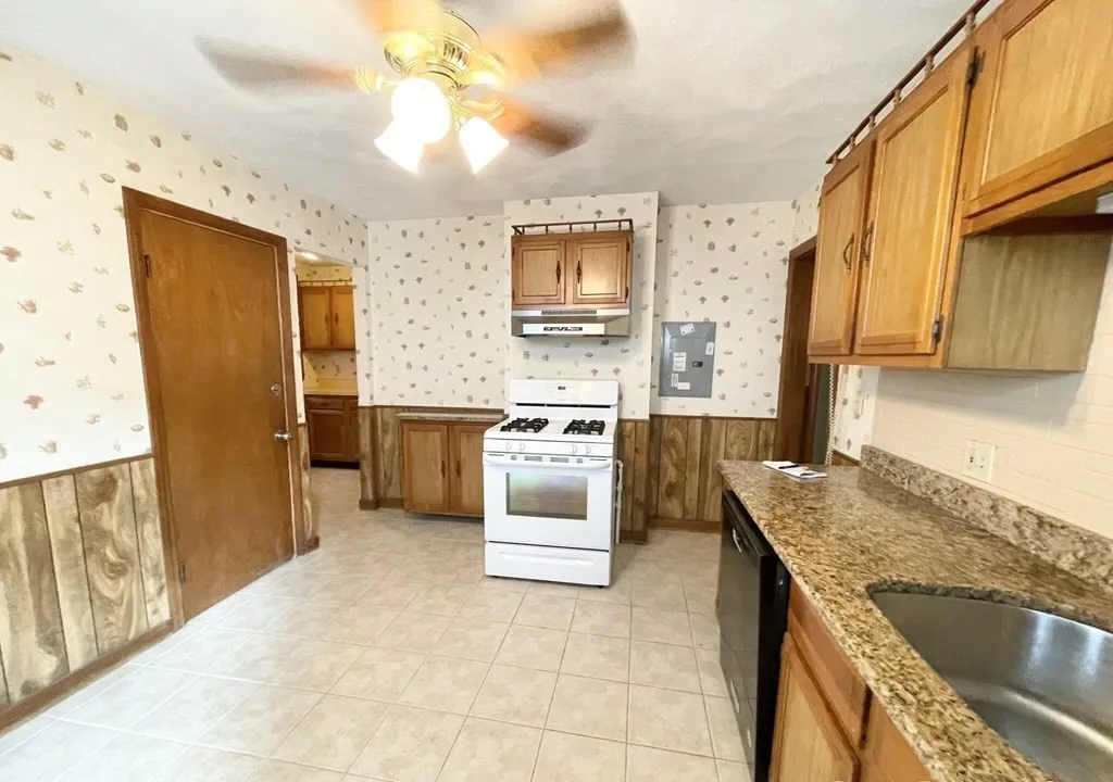 3 bed, 1 bath apartment for rent at 72 Roseclair Unit 1, Boston — photo 1 of 9
