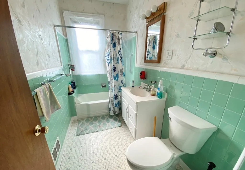 3 bed, 1 bath apartment for rent at 72 Roseclair Unit 1, Boston — photo 8 of 9