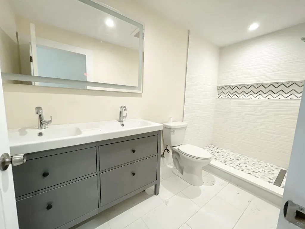 6 bed, 2 bath apartment for rent at 72 Roseclair Unit 2, Dorchester — photo 13 of 14