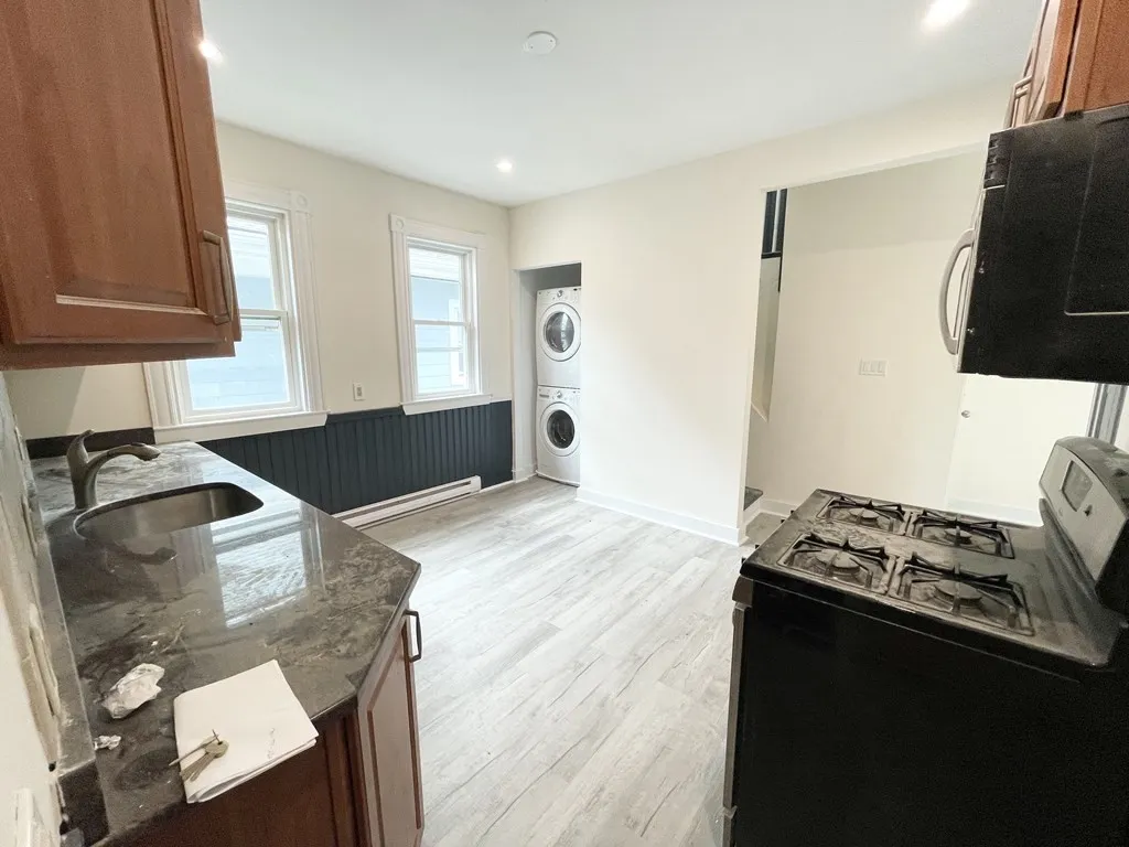6 bed, 2 bath apartment for rent at 72 Roseclair Unit 2, Dorchester — photo 3 of 14
