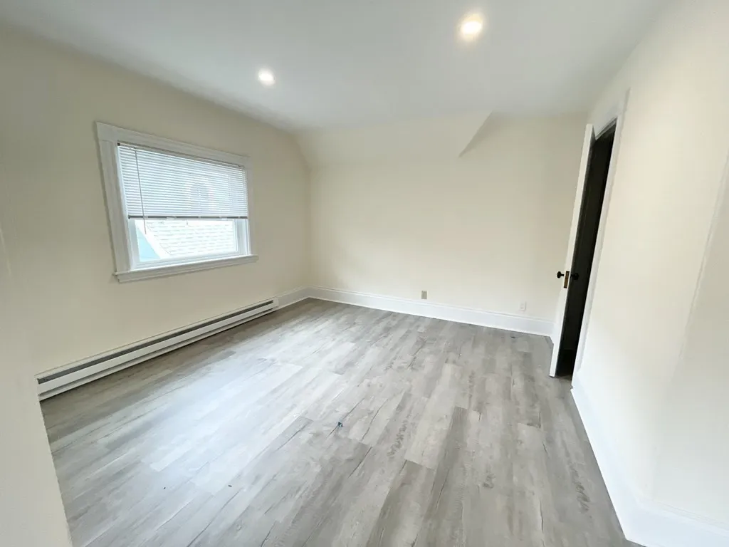 6 bed, 2 bath apartment for rent at 72 Roseclair Unit 2, Dorchester — photo 6 of 14