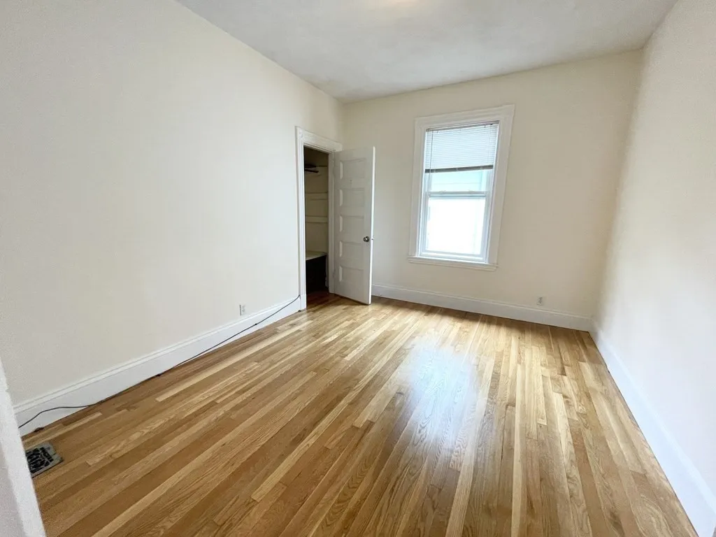 6 bed, 2 bath apartment for rent at 72 Roseclair Unit 2, Dorchester — photo 12 of 14