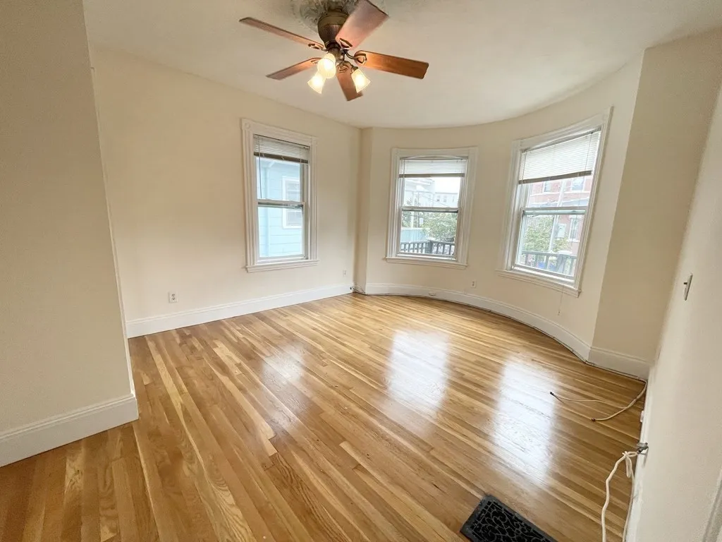6 bed, 2 bath apartment for rent at 72 Roseclair Unit 2, Dorchester — photo 5 of 14