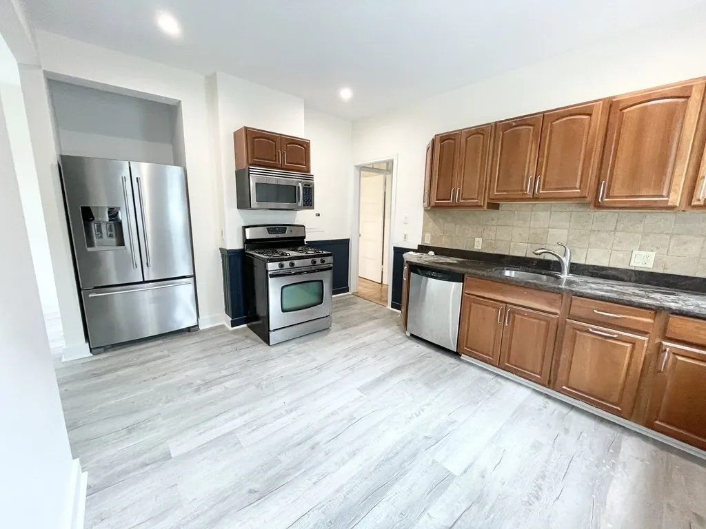 6 bed, 2 bath apartment for rent at 72 Roseclair Unit 2, Dorchester — photo 2 of 14