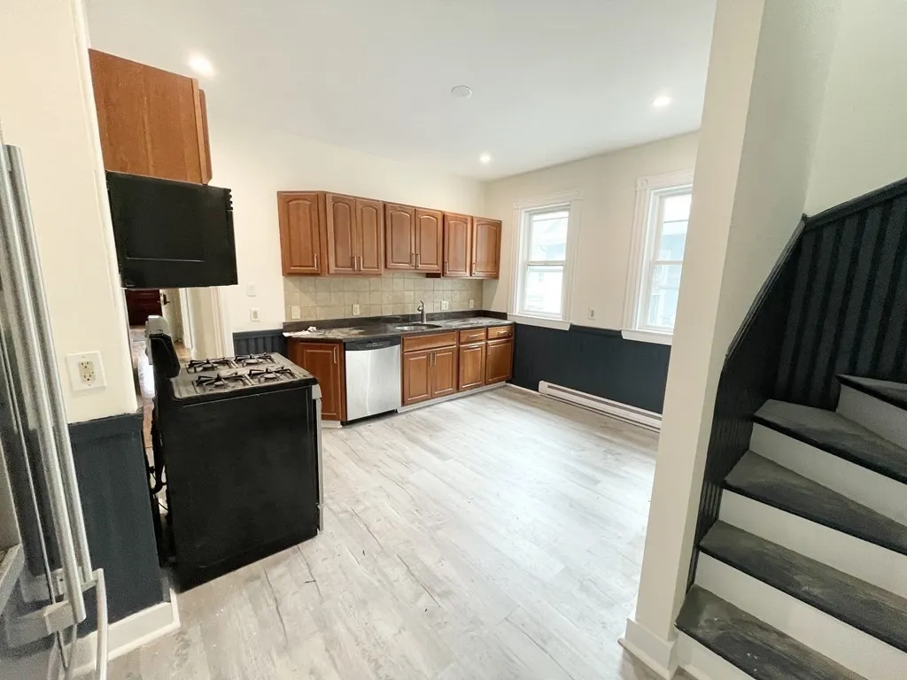 6 bed, 2 bath apartment for rent at 72 Roseclair Unit 2, Dorchester — photo 4 of 14
