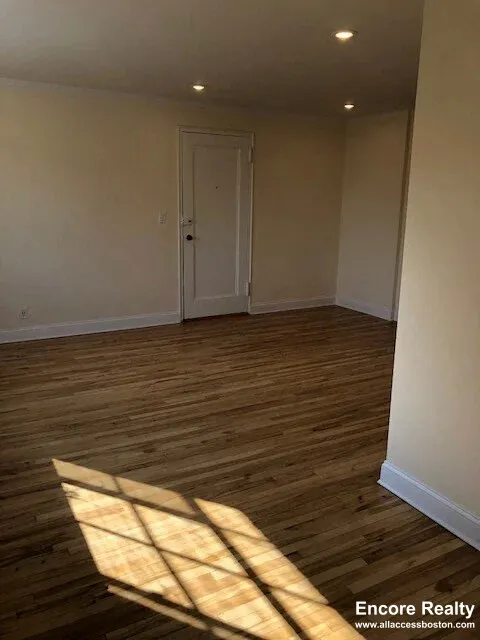 1 bed, 1 bath apartment for rent at 72 Saint Paul St Unit 6, Coolidge Corner — photo 3 of 8