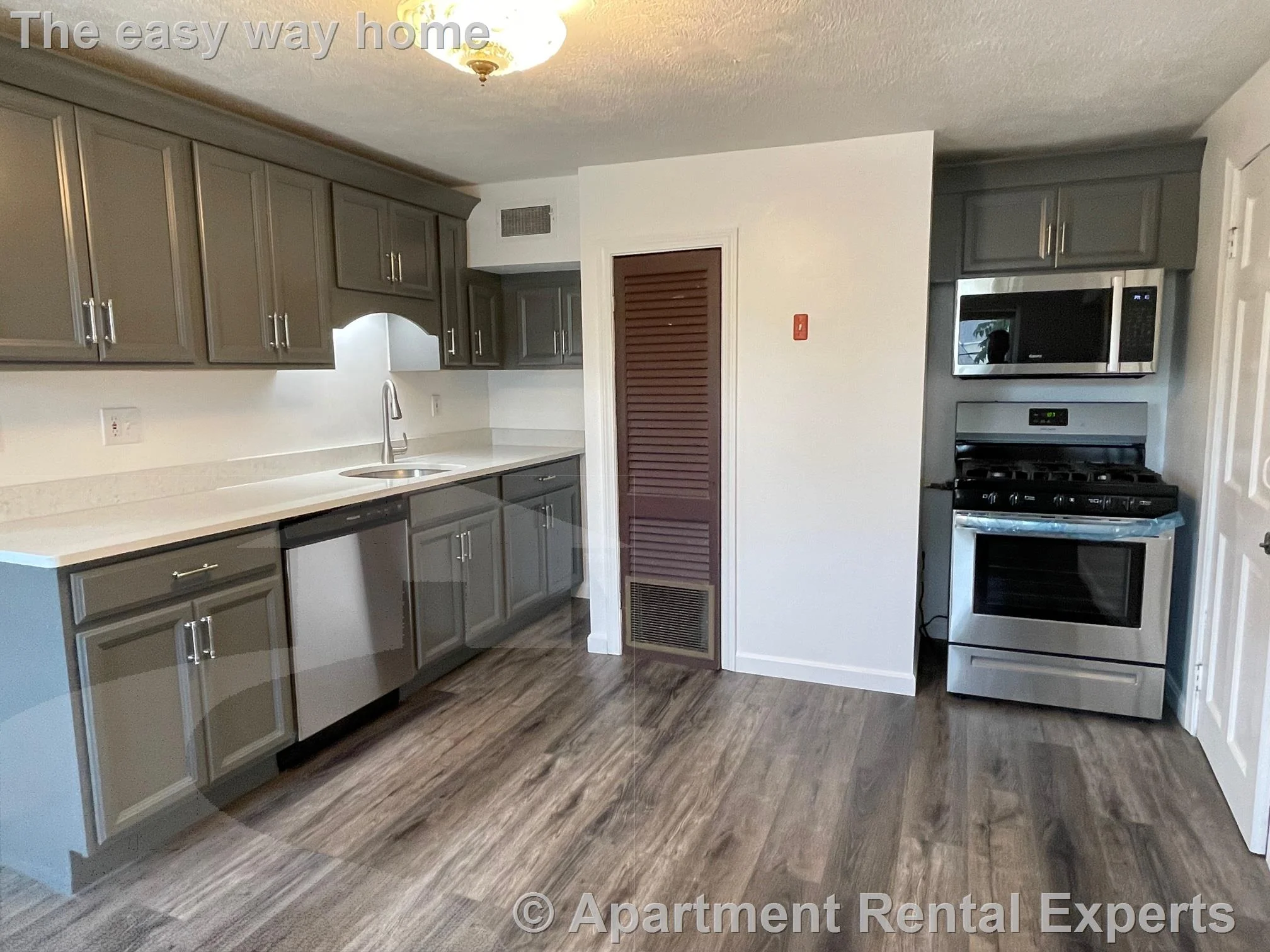 3 bed, 1 bath apartment for rent at 72 School St Unit 2, Central Square — photo 2 of 35