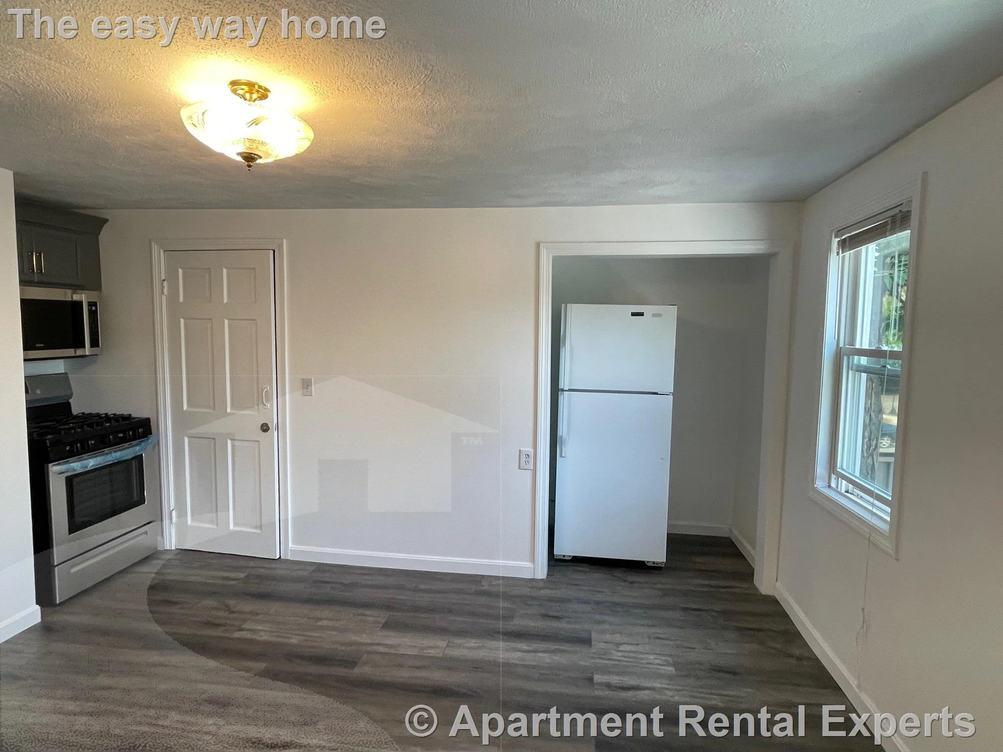 3 bed, 1 bath apartment for rent at 72 School St Unit 2, Central Square — photo 4 of 35