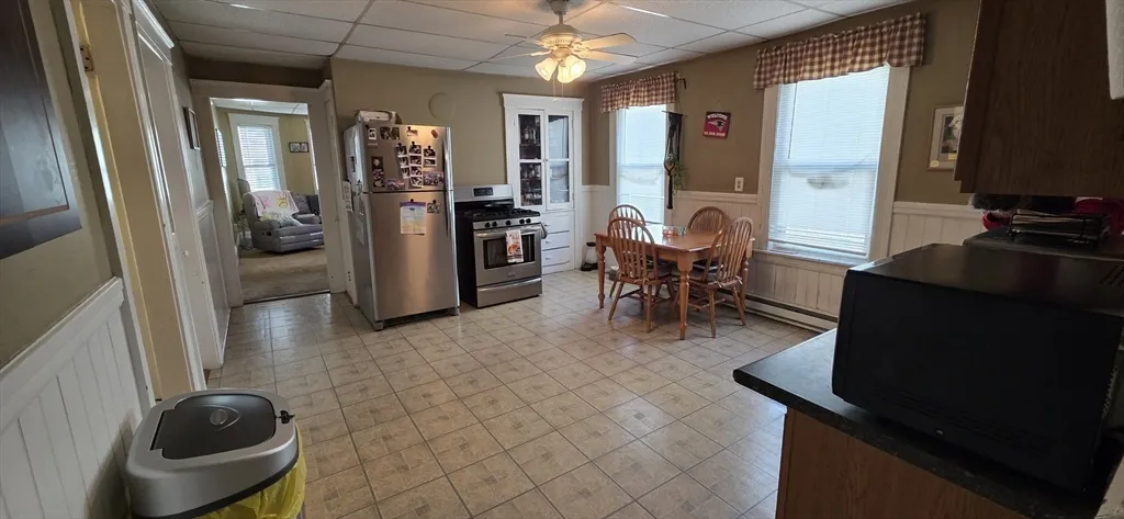 3 bed, 1 bath apartment for rent at 72 Seymour St Unit 2, Worcester — photo 3 of 18