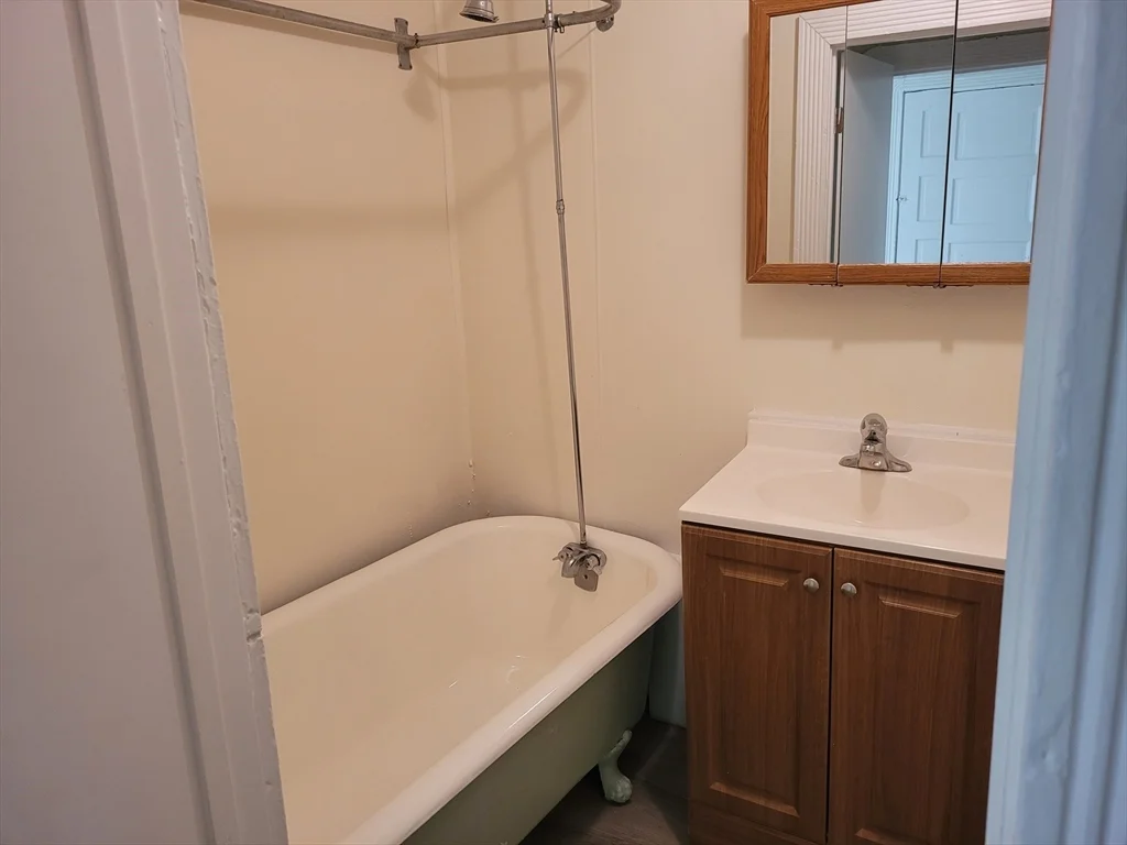 2 bed, 1 bath apartment for rent at 72 Sumner St Unit 2, Revere — photo 14 of 15