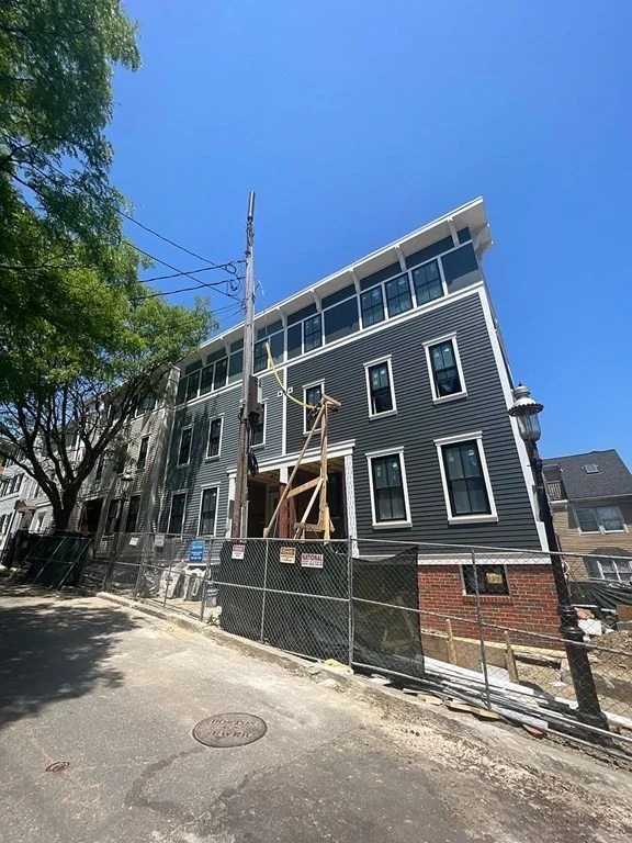 4 bed, 2 bath apartment for rent at 72 Tremont St Unit 72, Boston — photo 1 of 11