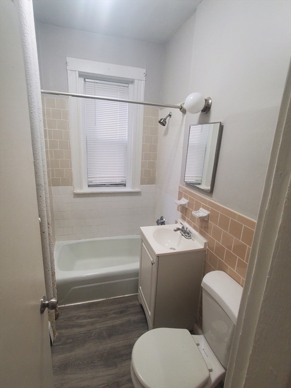 1 bed, 1 bath apartment for rent at 72 Walnut Park Unit 3, Roxbury — photo 5 of 12