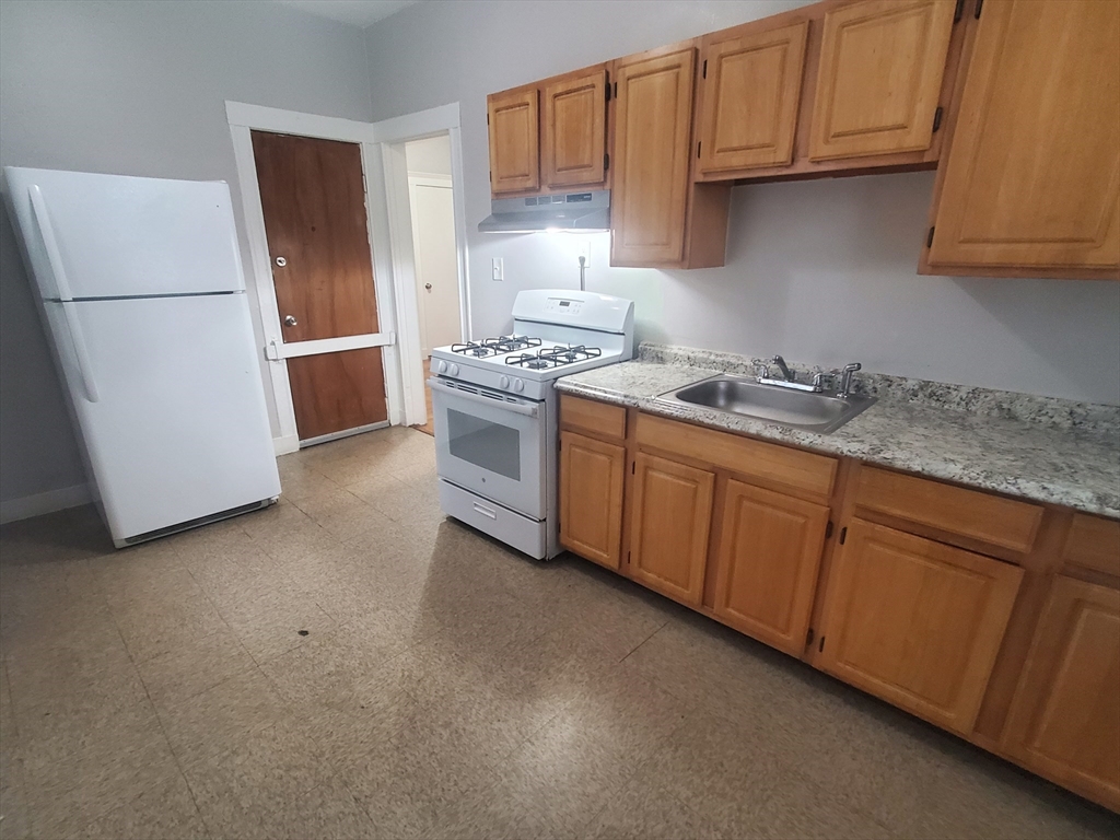 1 bed, 1 bath apartment for rent at 72 Walnut Park Unit 3, Roxbury — photo 2 of 12