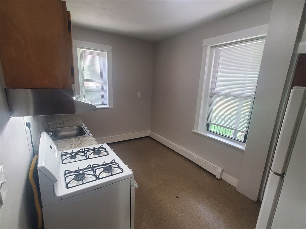 1 bed, 1 bath apartment for rent at 72 Walnut Park Unit 3, Roxbury — photo 4 of 12