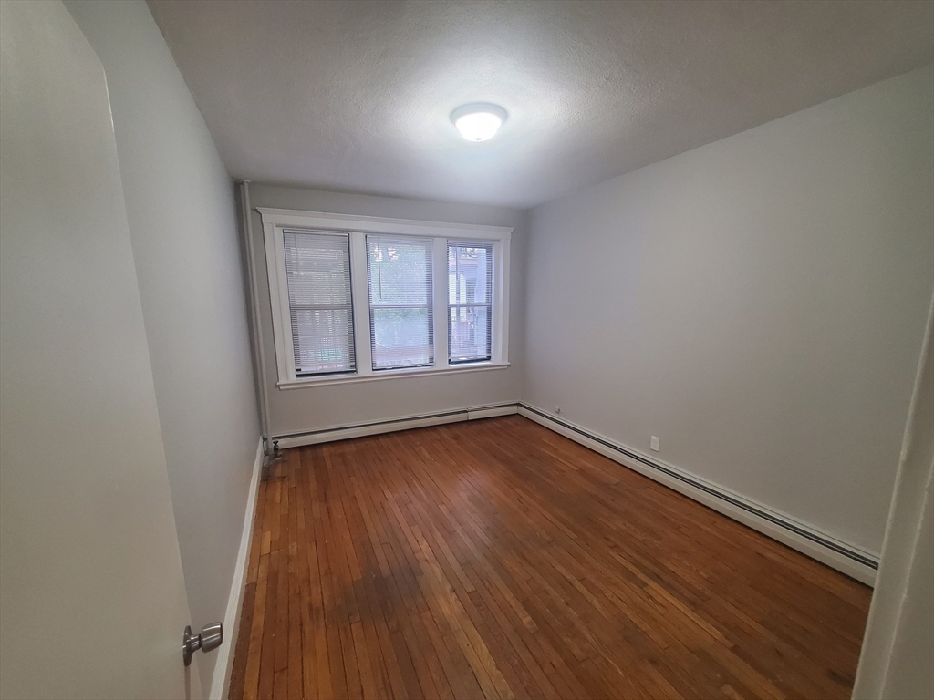1 bed, 1 bath apartment for rent at 72 Walnut Park Unit 5, Roxbury — photo 8 of 9