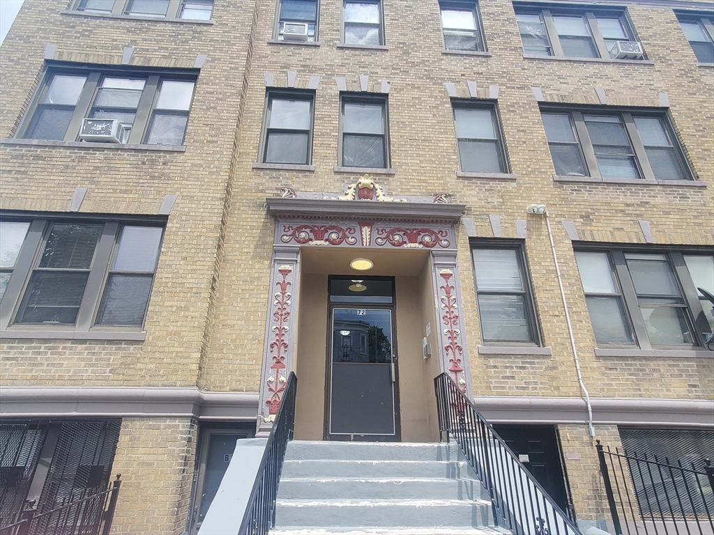 1 bed, 1 bath apartment for rent at 72 Walnut Park Unit 5, Roxbury