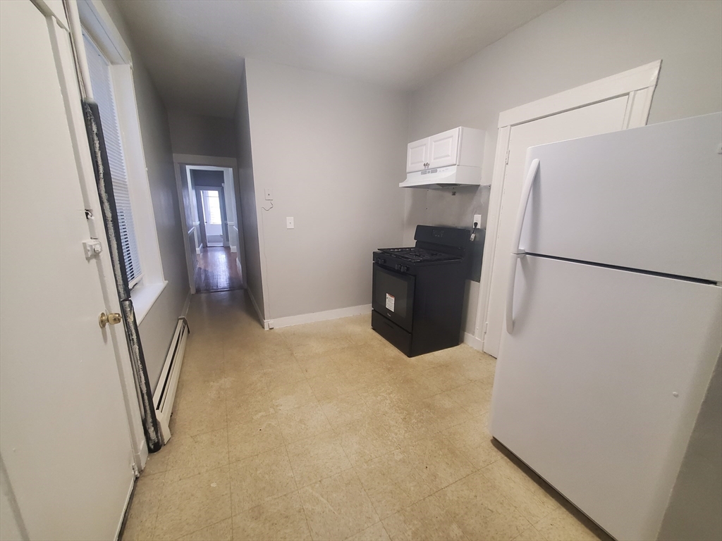 1 bed, 1 bath apartment for rent at 72 Walnut Park Unit 5, Roxbury — photo 3 of 9