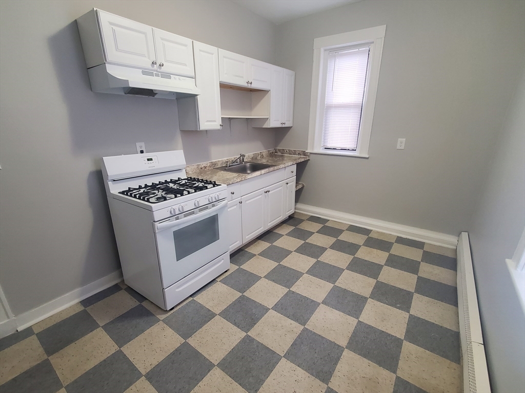 1 bed, 1 bath apartment for rent at 72 Walnut Park Unit 9, Roxbury — photo 2 of 8