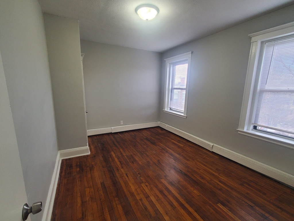 1 bed, 1 bath apartment for rent at 72 Walnut Park Unit 9, Roxbury — photo 5 of 8