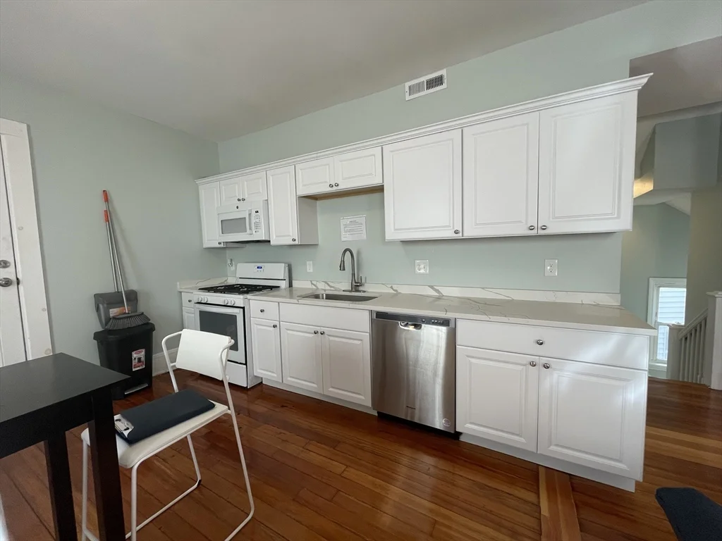4 bed, 2 bath apartment for rent at 72 Wellington Unit 2, Mattapan — photo 8 of 17