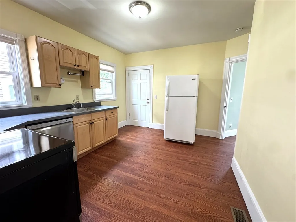2 bed, 1 bath apartment for rent at 72 Winchester St Unit 1, Medford — photo 3 of 22