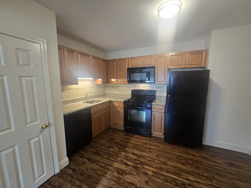 2 bed, 1 bath apartment for rent at 720 Main St Unit 4, Weymouth — photo 3 of 18