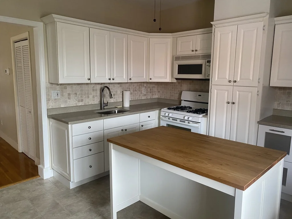 1 bed, 1 bath apartment for rent at 721 East Third St Unit 3, South Boston — photo 1 of 12