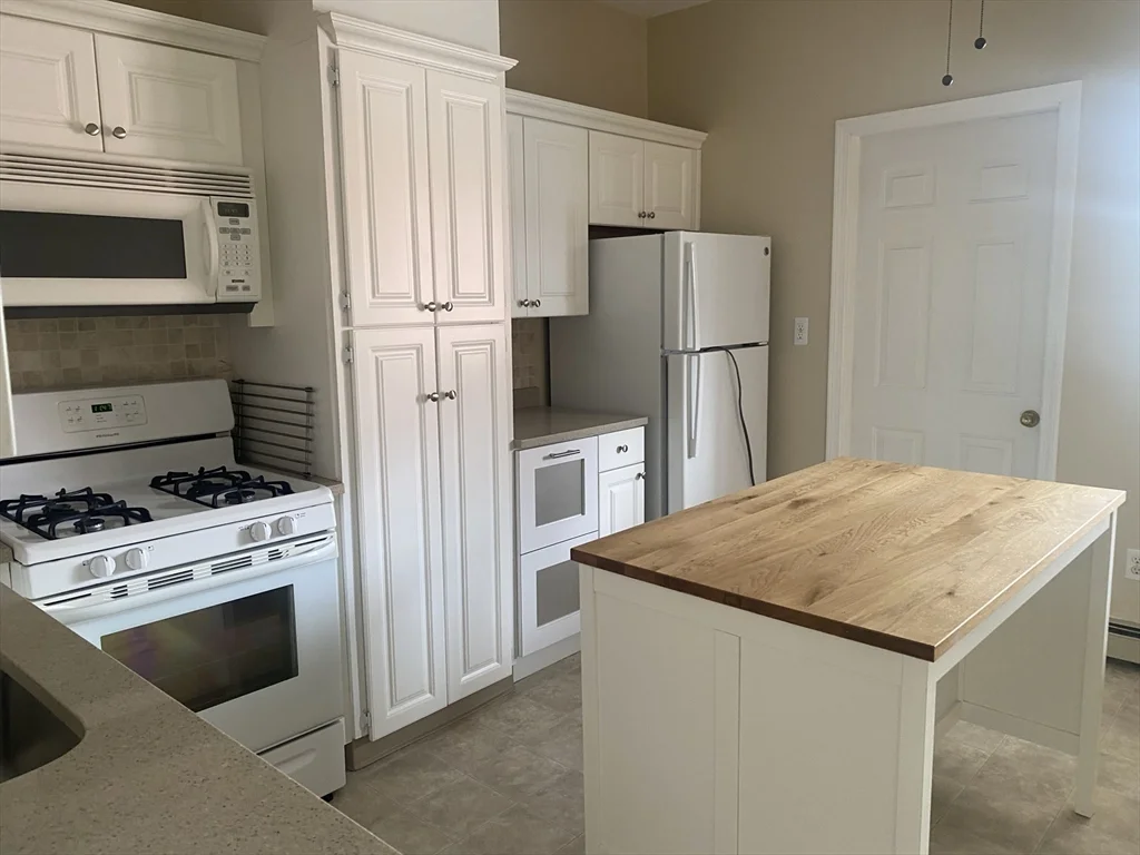 1 bed, 1 bath apartment for rent at 721 East Third St Unit 3, South Boston — photo 2 of 12