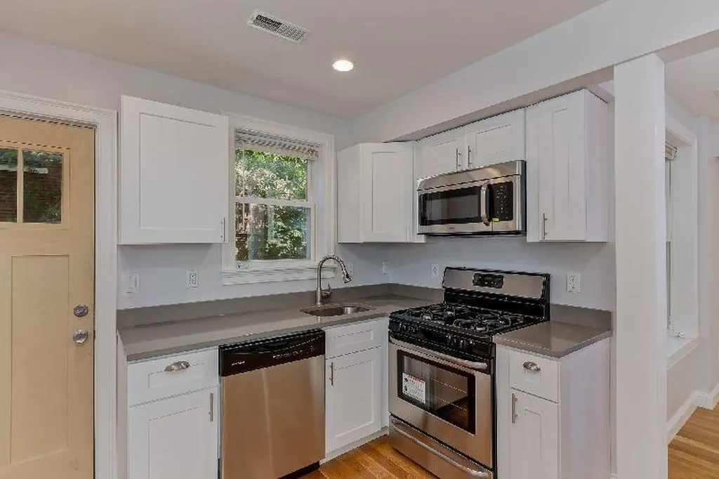 4 bed, 1 bath apartment for rent at 721 Parker St Unit 4, Mission Hill — photo 2 of 7