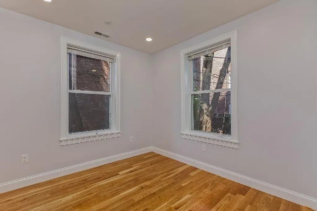 4 bed, 1 bath apartment for rent at 721 Parker St Unit 4, Mission Hill — photo 6 of 7