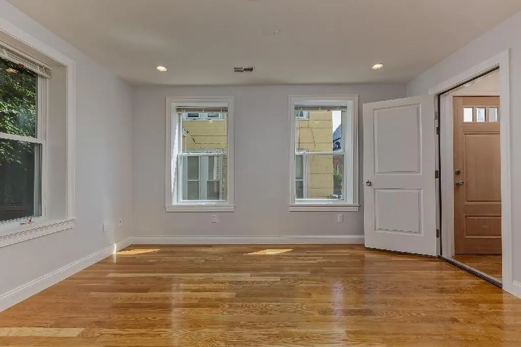 4 bed, 1 bath apartment for rent at 721 Parker St Unit 4, Mission Hill — photo 5 of 7
