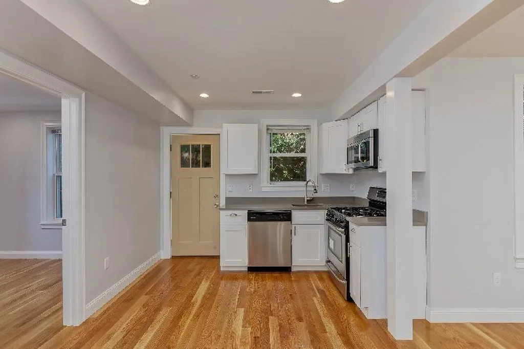 4 bed, 1 bath apartment for rent at 721 Parker St Unit 4, Mission Hill — photo 3 of 7