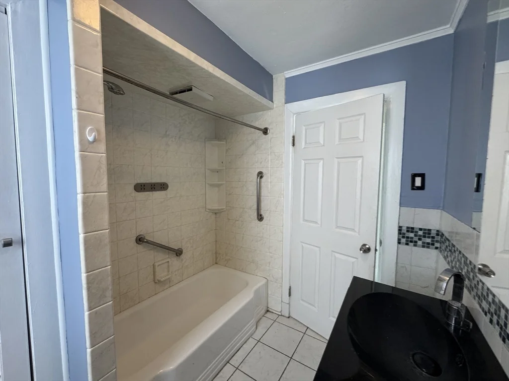 5 bed, 2 bath apartment for rent at 722 Adams St Unit 2, Dorchester — photo 28 of 32