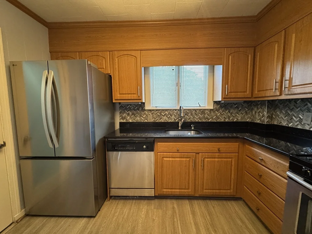 5 bed, 2 bath apartment for rent at 722 Adams St Unit 2, Dorchester — photo 2 of 32