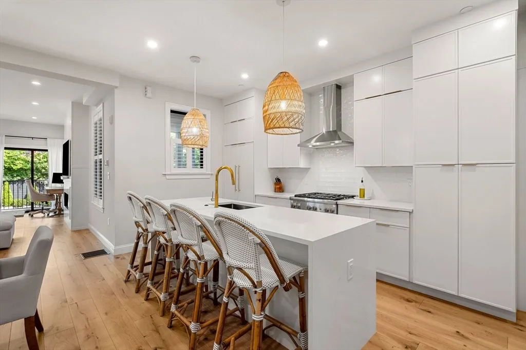 3 bed, 4+ bath apartment for rent at 722 East 5th St Unit 1, South Boston — photo 8 of 42
