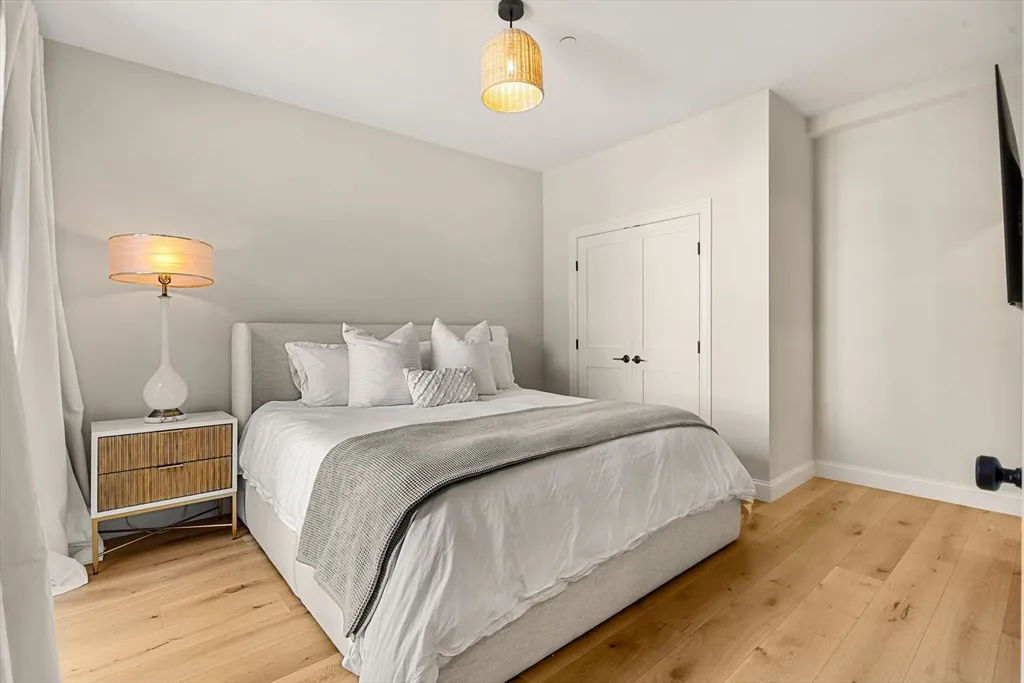 3 bed, 4+ bath apartment for rent at 722 East 5th St Unit 1, South Boston — photo 32 of 42