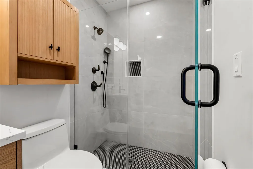 3 bed, 4+ bath apartment for rent at 722 East 5th St Unit 1, South Boston — photo 36 of 42