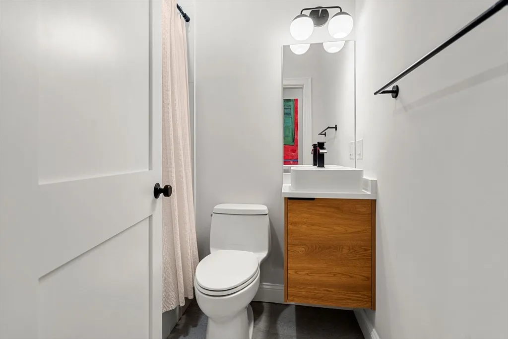 3 bed, 4+ bath apartment for rent at 722 East 5th St Unit 1, South Boston — photo 2 of 42