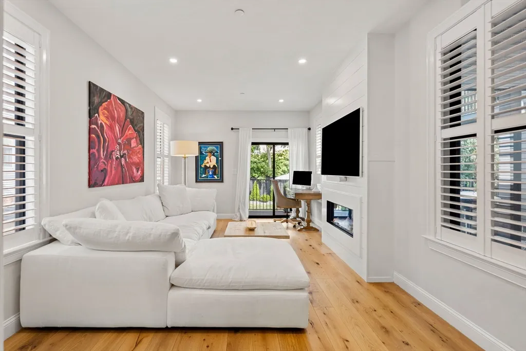 3 bed, 4+ bath apartment for rent at 722 East 5th St Unit 1, South Boston — photo 13 of 42