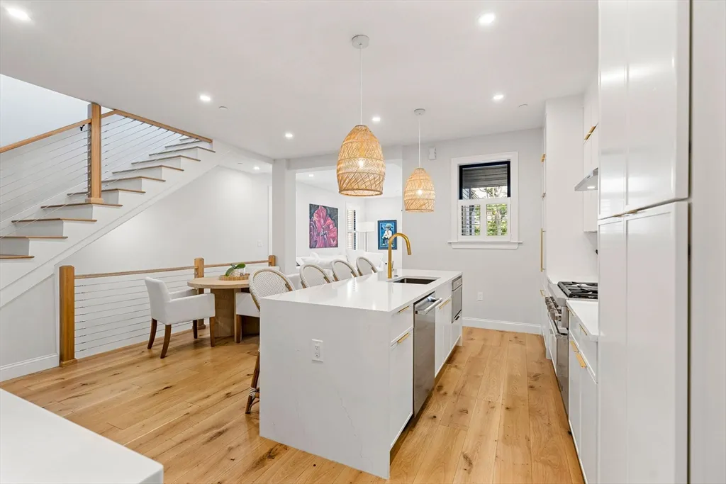 3 bed, 4+ bath apartment for rent at 722 East 5th St Unit 1, South Boston — photo 6 of 42