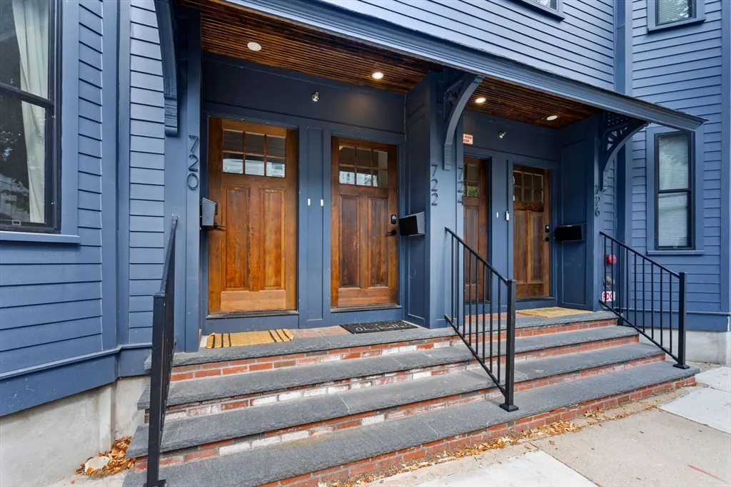3 bed, 4+ bath apartment for rent at 722 East 5th St Unit 1, South Boston