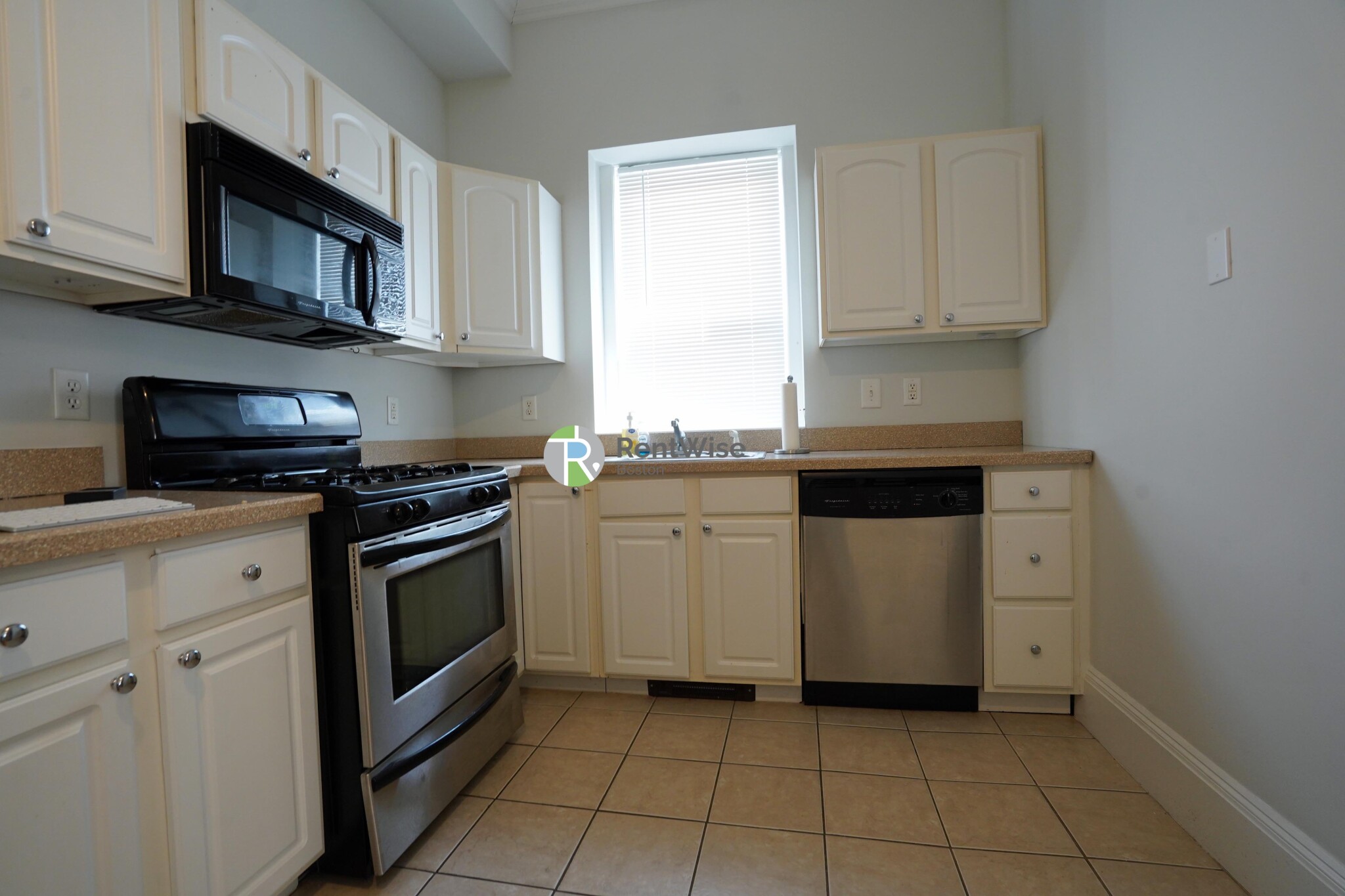 1 bed, 1 bath apartment for rent at 722 6th St Unit 3R, South Boston — photo 10 of 28