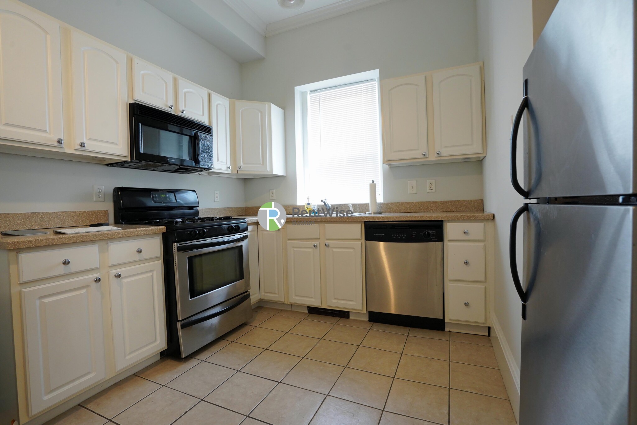 1 bed, 1 bath apartment for rent at 722 6th St Unit 3R, South Boston — photo 9 of 28